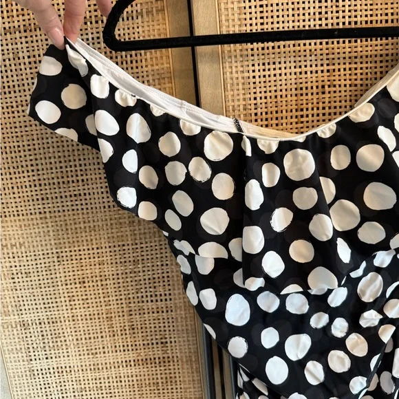 LA BLANCA one-piece swimming suit. Black and white polka dot. - Picture 4 of 13